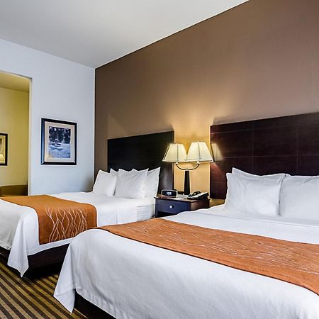 Comfort Inn & Suites Lawrence - University Area Екстериор снимка