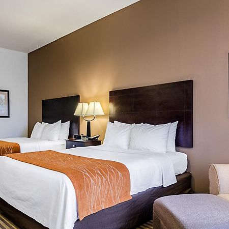 Comfort Inn & Suites Lawrence - University Area Екстериор снимка