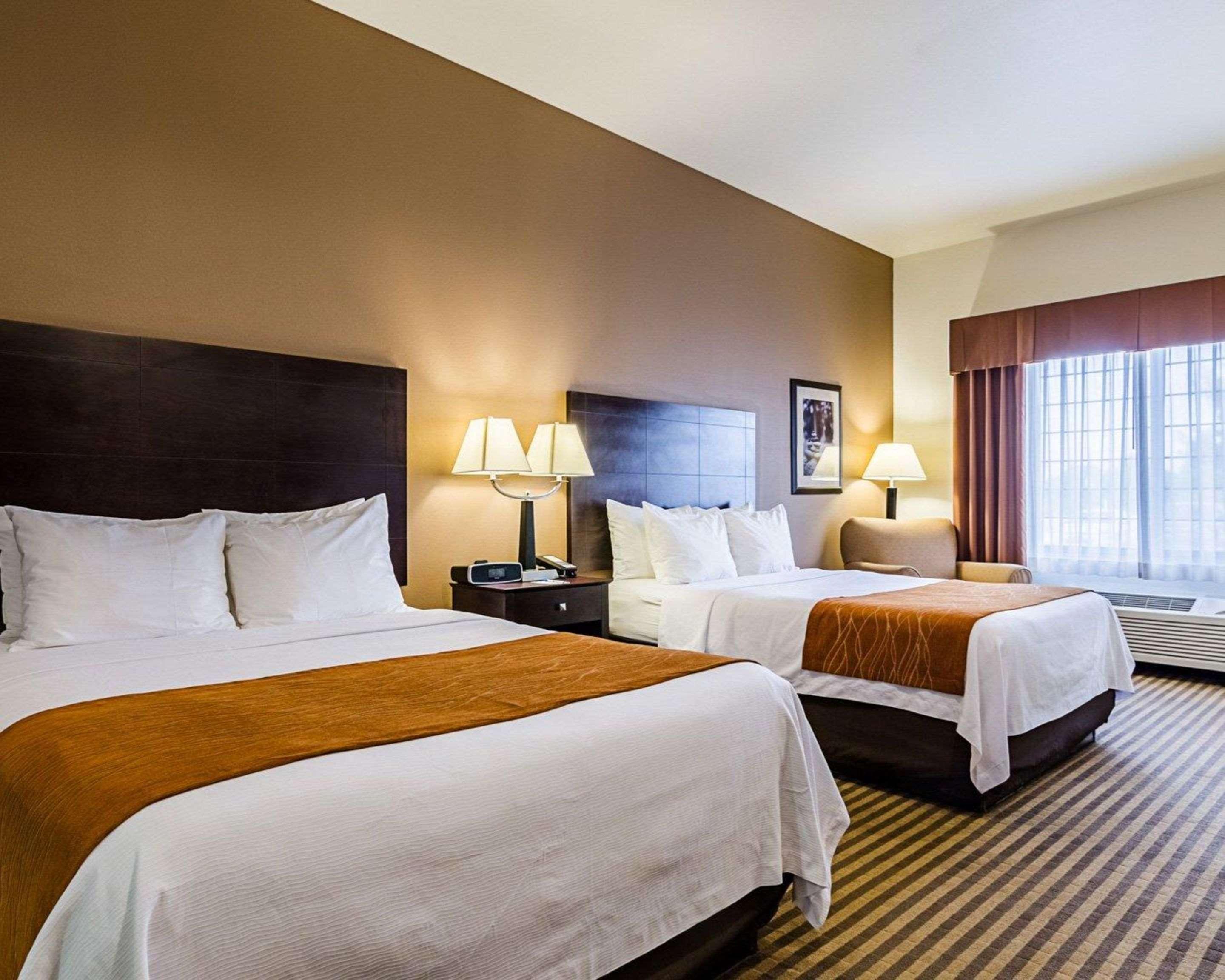 Comfort Inn & Suites Lawrence - University Area Екстериор снимка