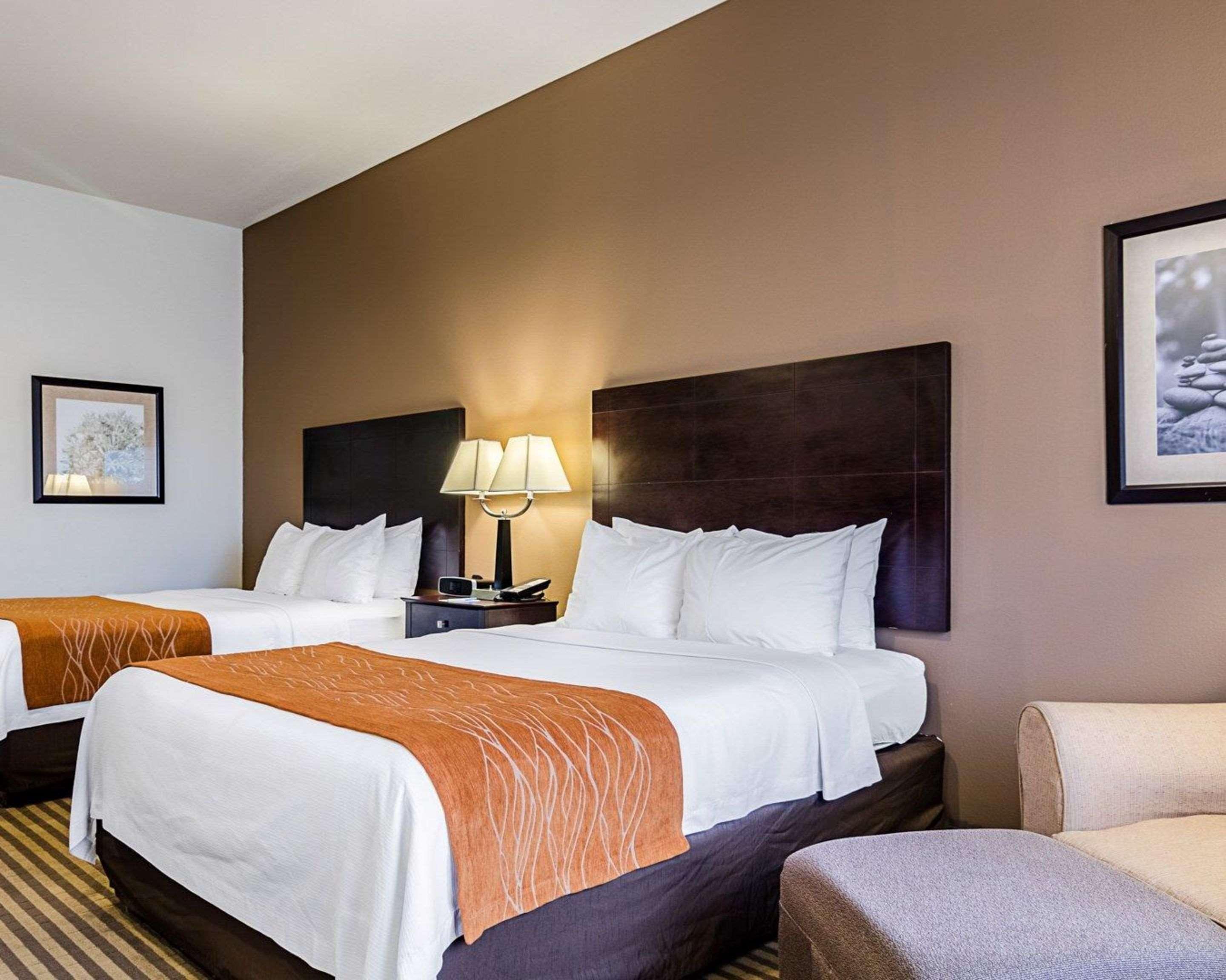 Comfort Inn & Suites Lawrence - University Area Екстериор снимка