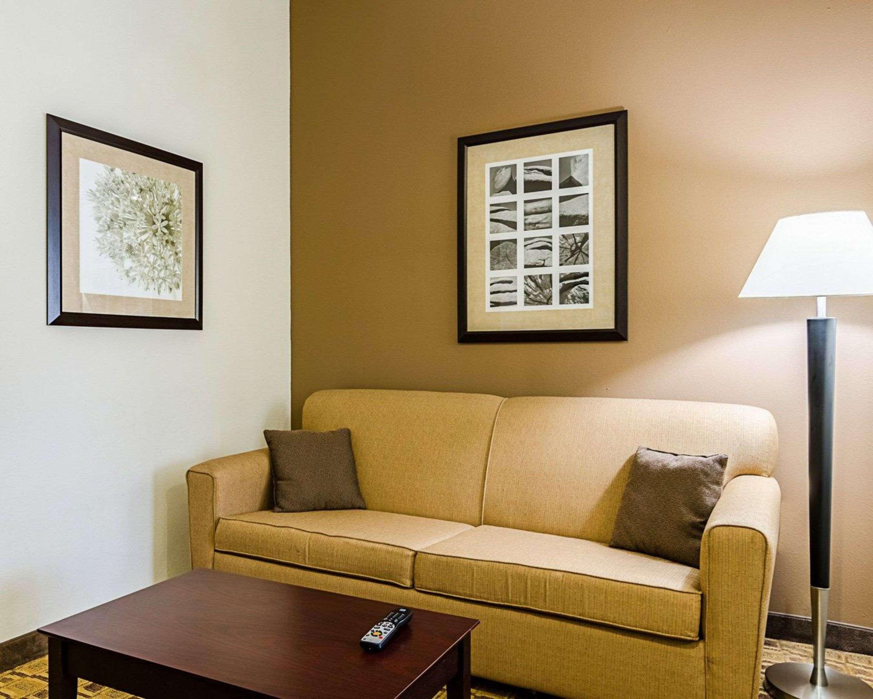 Comfort Inn & Suites Lawrence - University Area Екстериор снимка