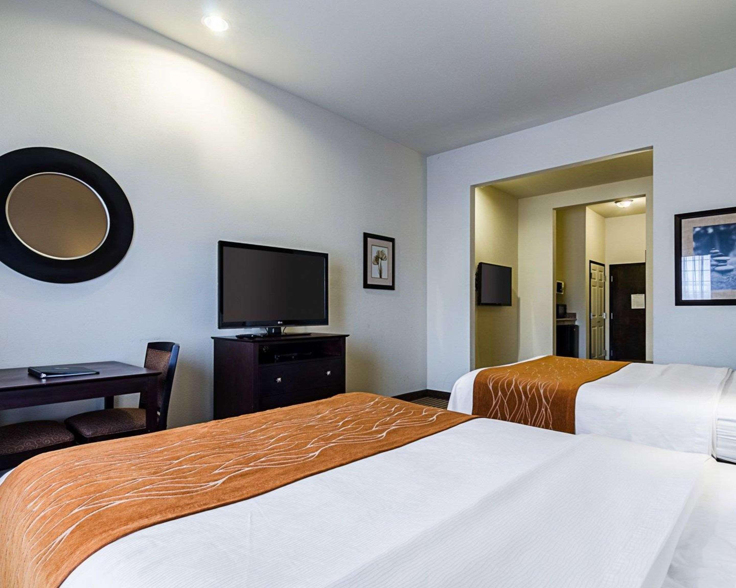 Comfort Inn & Suites Lawrence - University Area Екстериор снимка