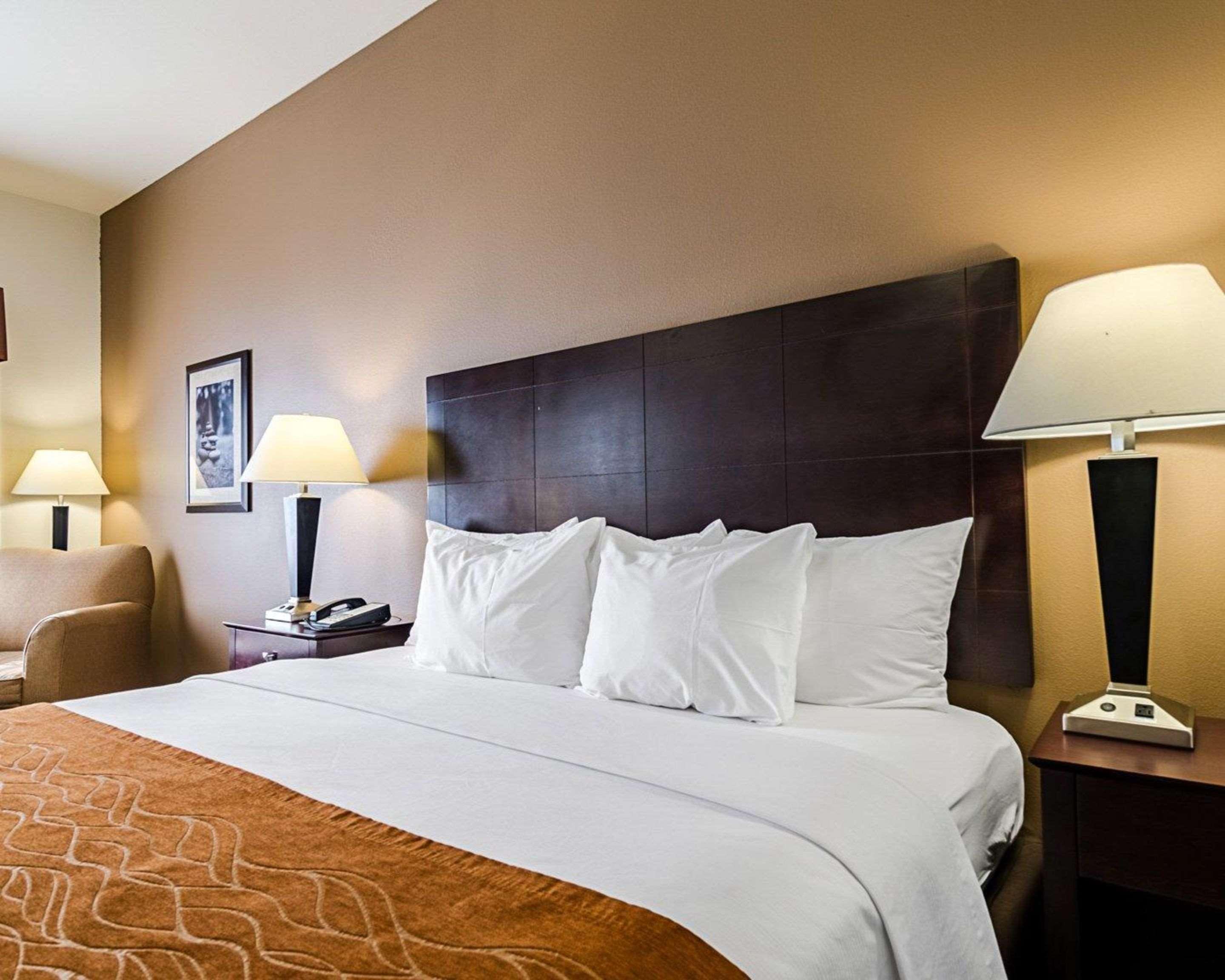 Comfort Inn & Suites Lawrence - University Area Екстериор снимка