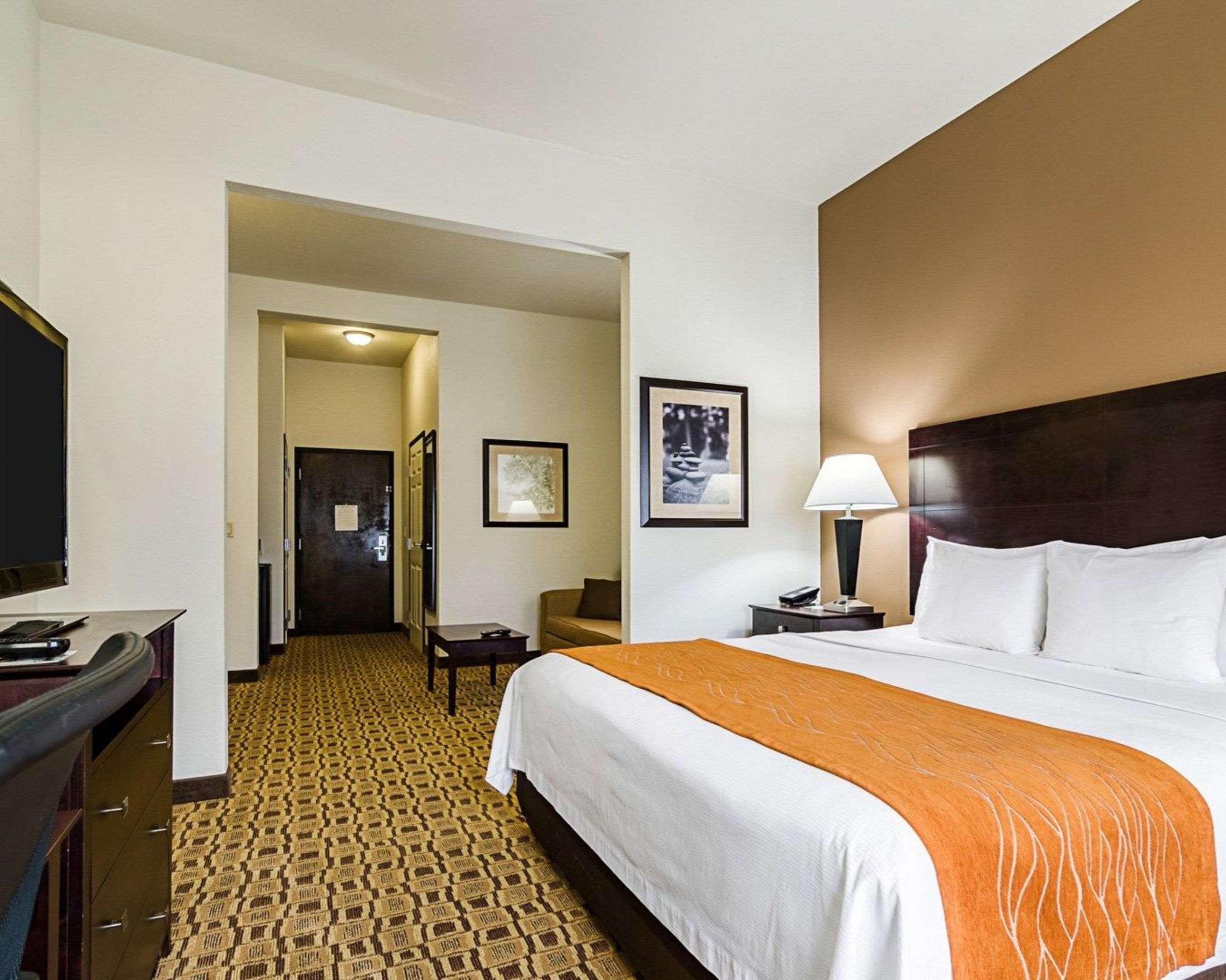 Comfort Inn & Suites Lawrence - University Area Екстериор снимка