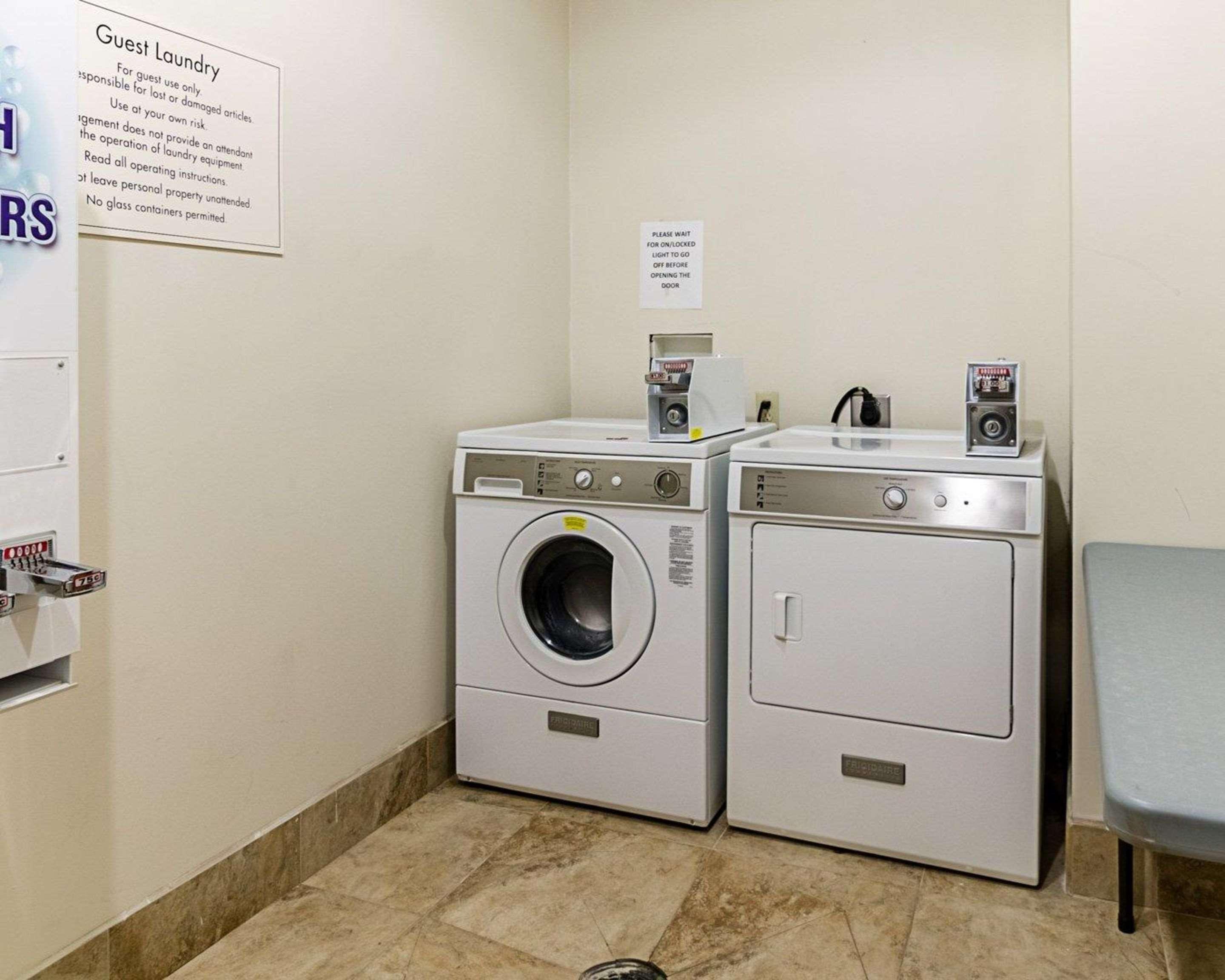 Comfort Inn & Suites Lawrence - University Area Екстериор снимка