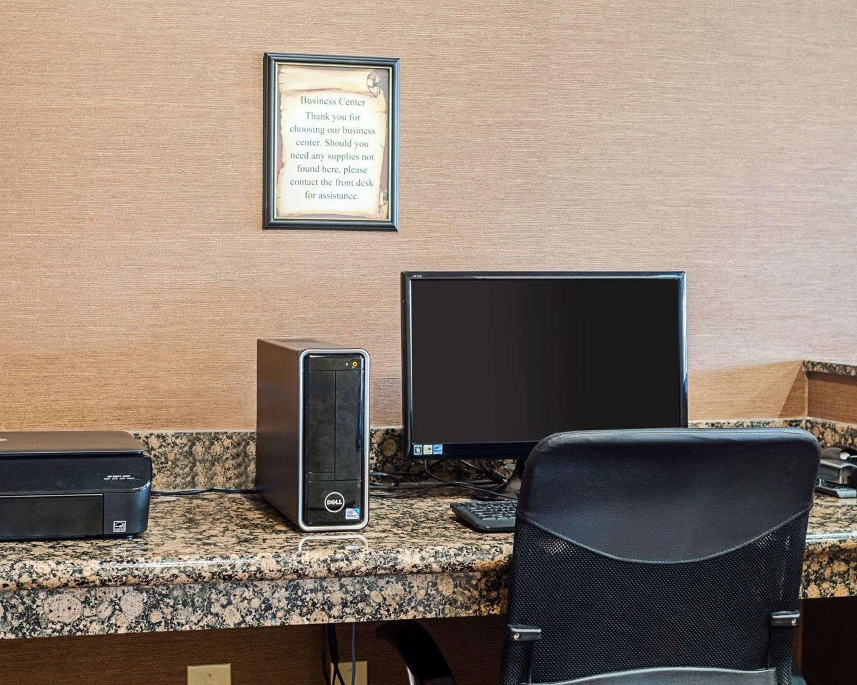 Comfort Inn & Suites Lawrence - University Area Екстериор снимка