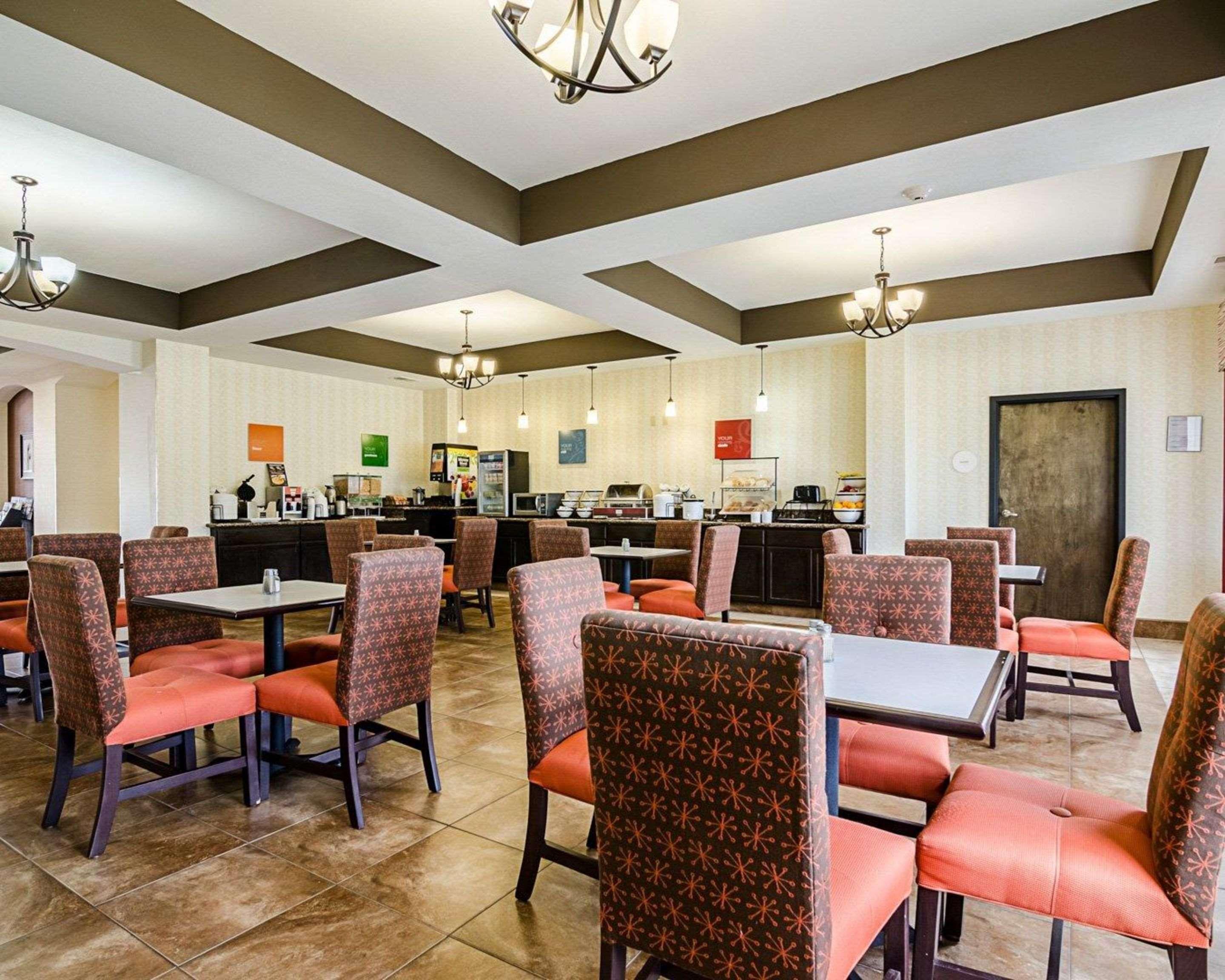 Comfort Inn & Suites Lawrence - University Area Екстериор снимка