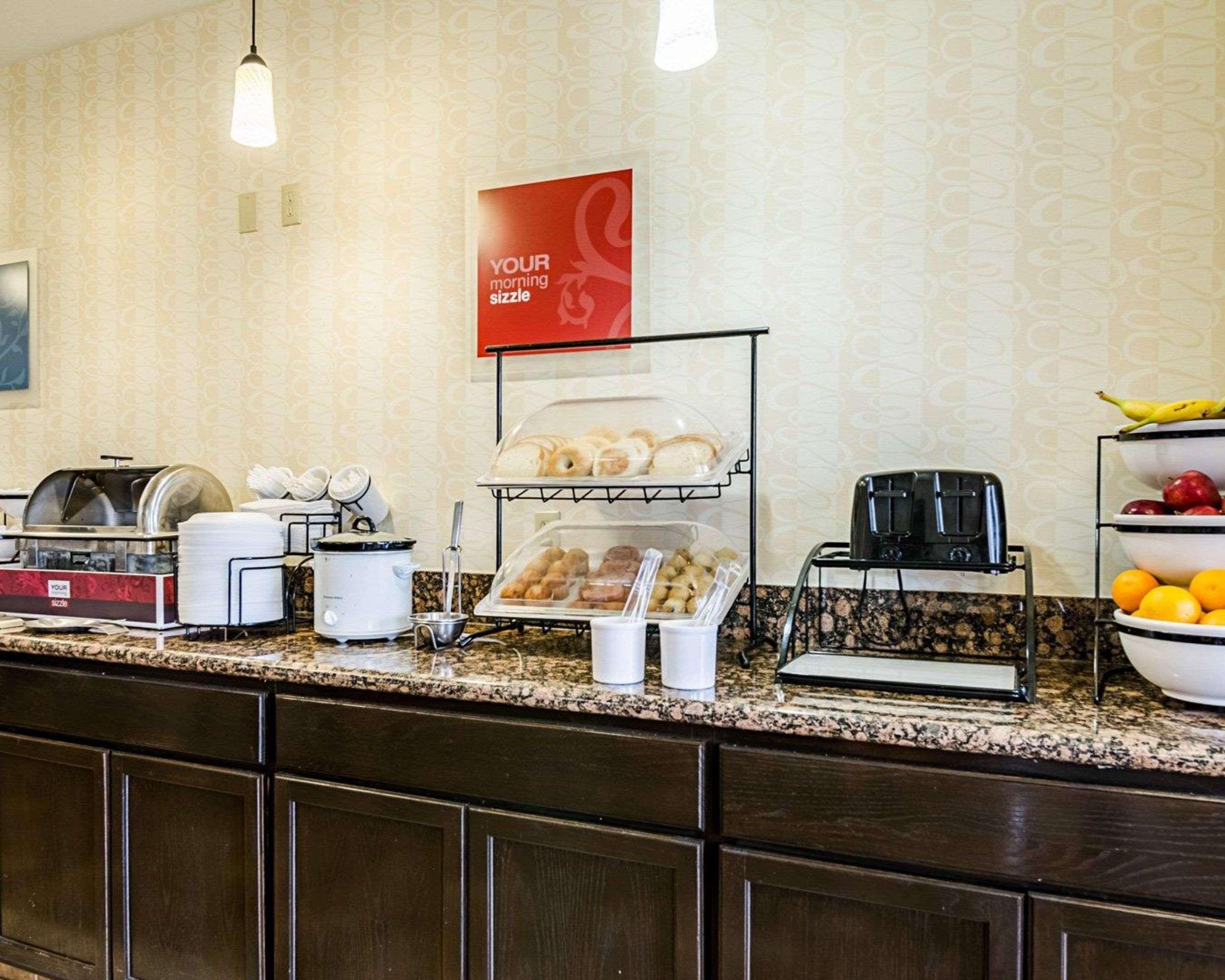 Comfort Inn & Suites Lawrence - University Area Екстериор снимка