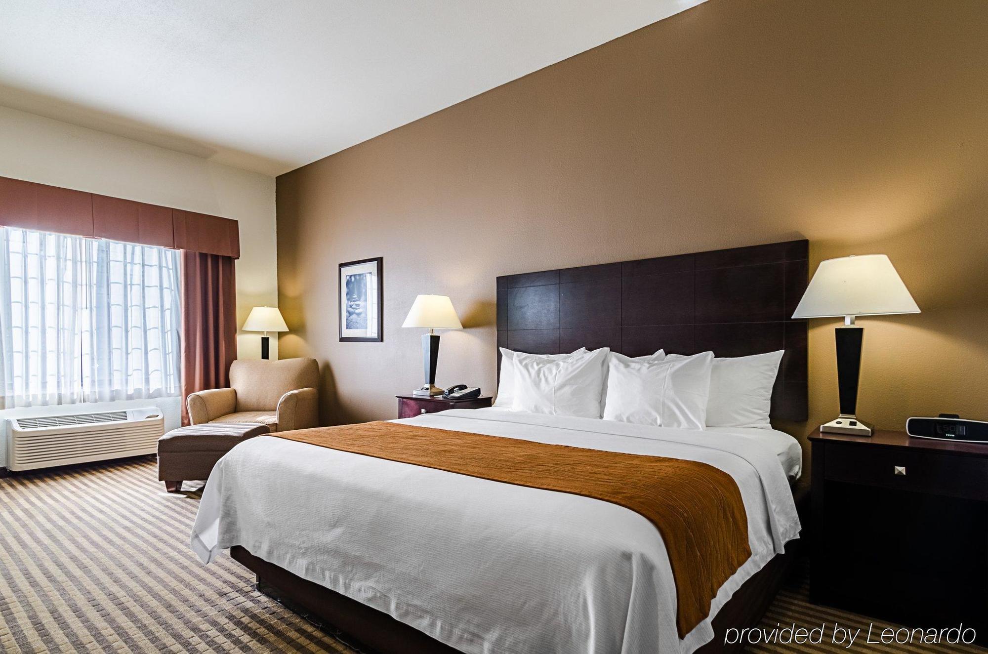 Comfort Inn & Suites Lawrence - University Area Екстериор снимка