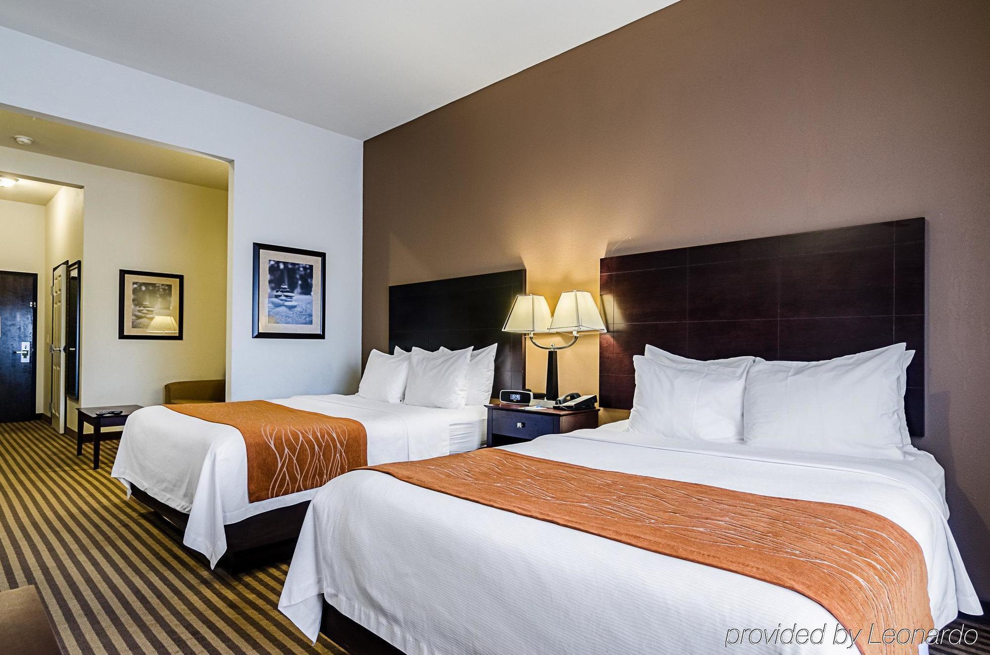 Comfort Inn & Suites Lawrence - University Area Екстериор снимка