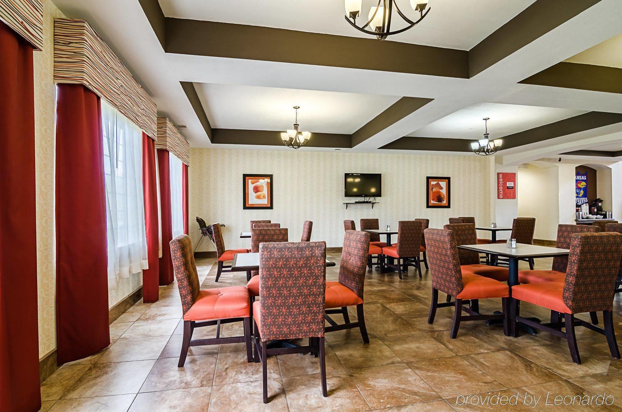 Comfort Inn & Suites Lawrence - University Area Екстериор снимка