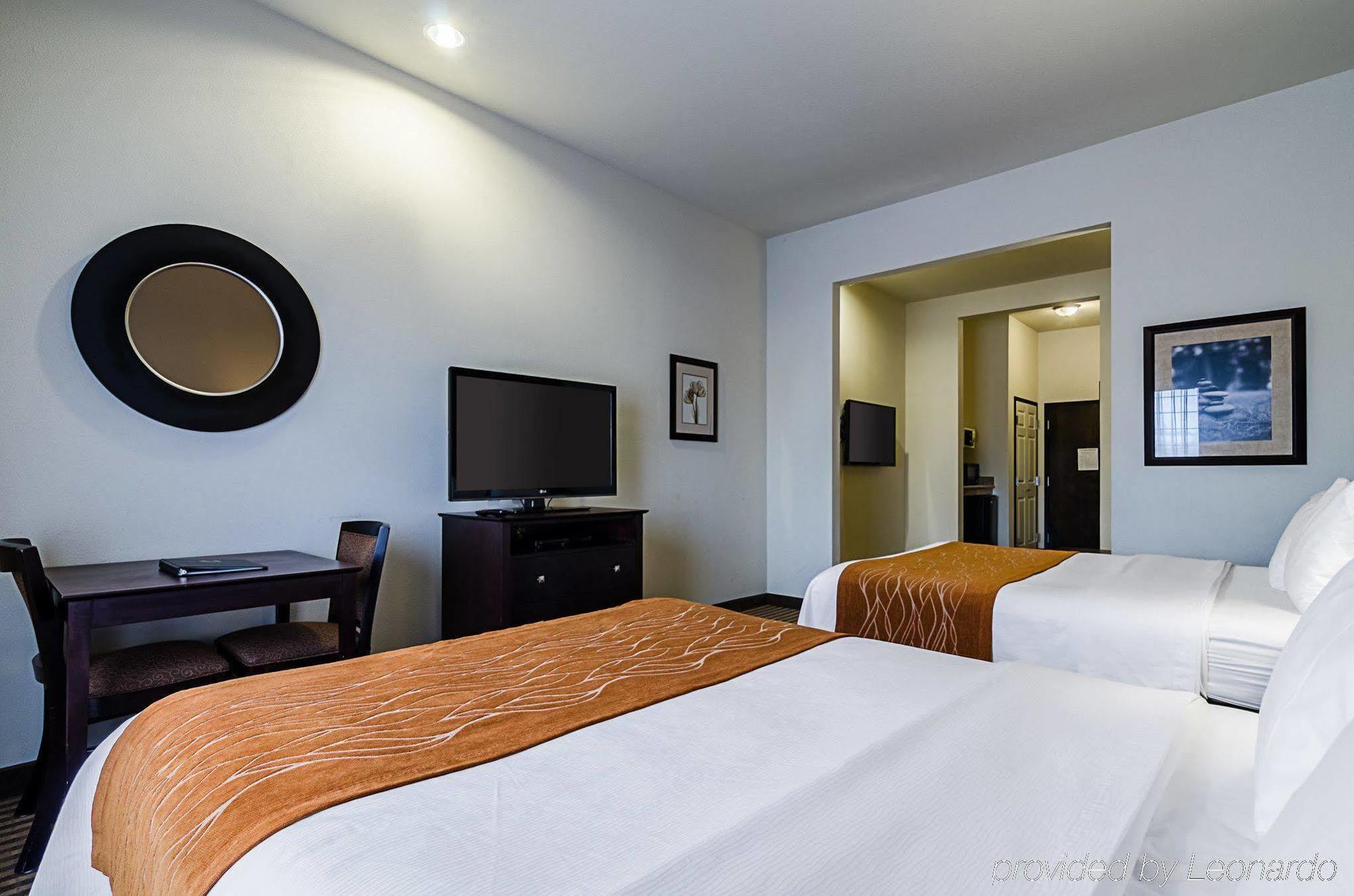 Comfort Inn & Suites Lawrence - University Area Екстериор снимка