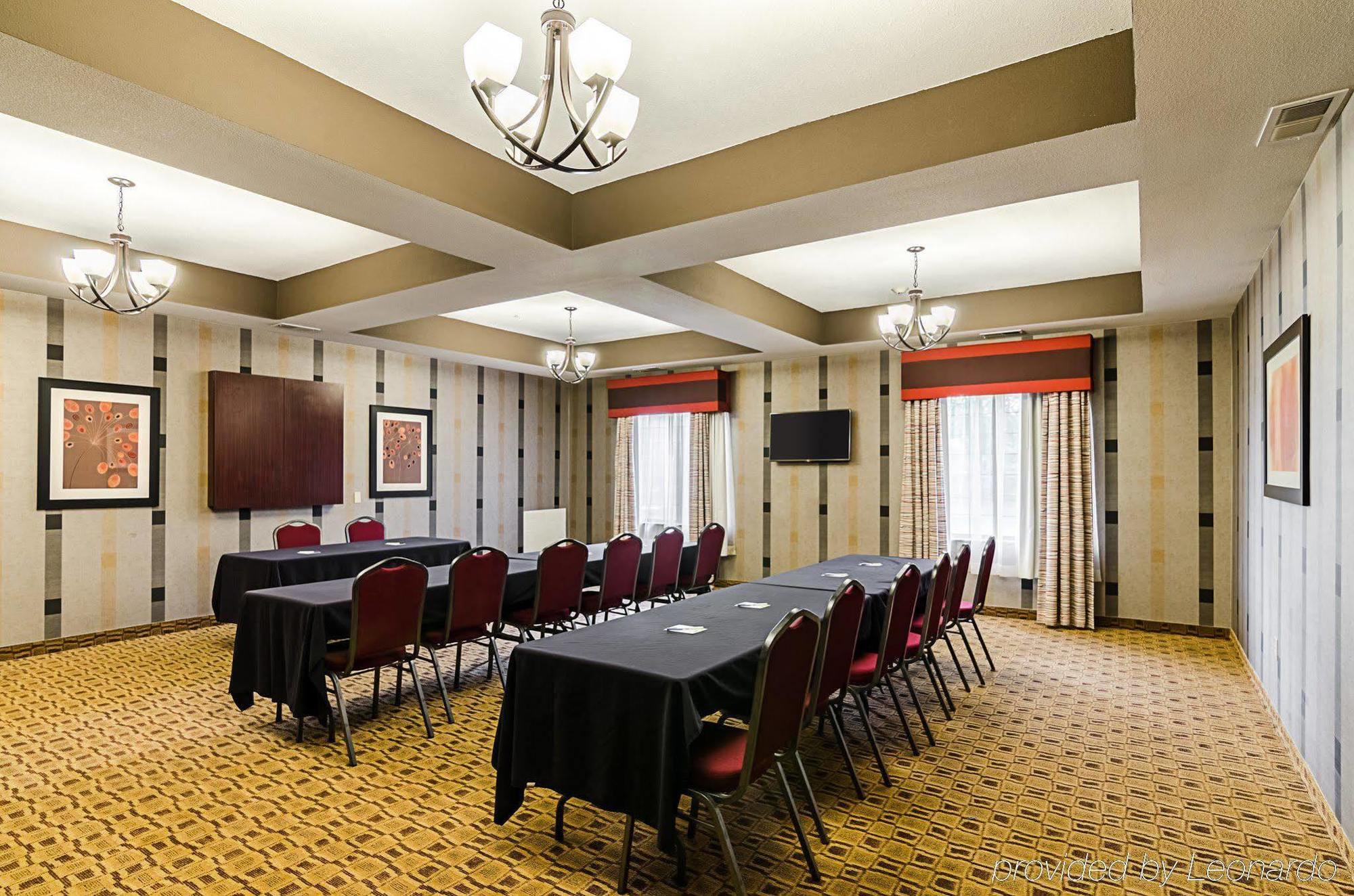 Comfort Inn & Suites Lawrence - University Area Екстериор снимка